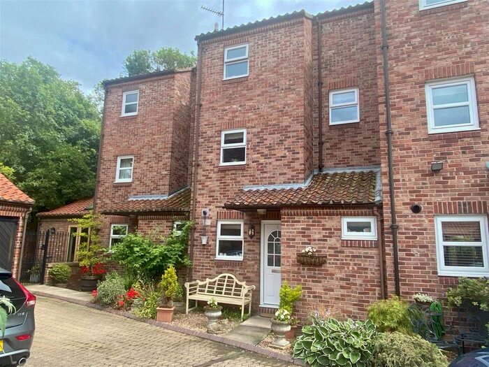 3 Bedroom Town House To Rent In Pear Tree Court, Aldwark, York, YO1