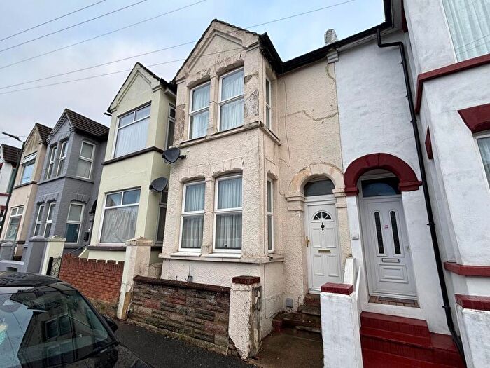 3 Bedroom Terraced House To Rent In Byron Road, Gillingham, ME7