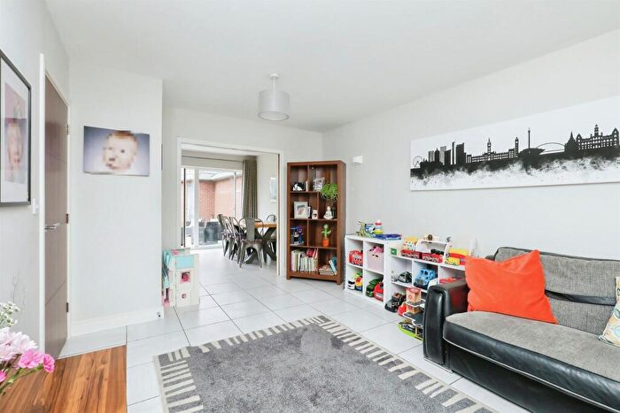 4 Bedroom Detached House For Sale In Lurkins Crescent, Norwich, NR7