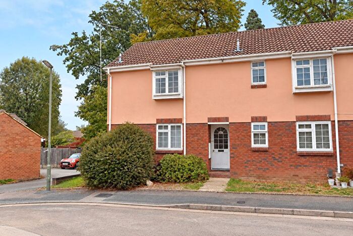 1 Bedroom Flat For Sale In Finnart Close, Weybridge, KT13