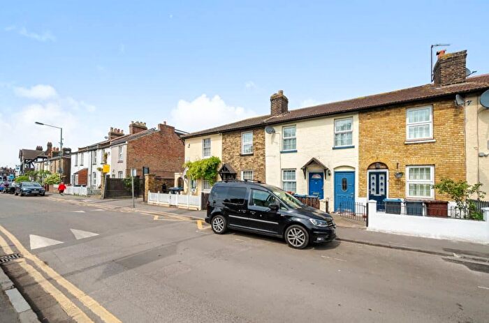 2 Bedroom Cottage To Rent In Commonside East, Mitcham, CR4