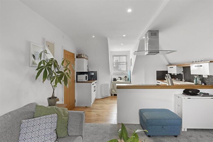 2 Bedroom Flat For Sale In Edmunds House, Hemnall Street, Epping, CM16