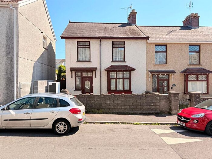 3 Bedroom End Terrace House For Sale In Tunnel Road, Llanelli, SA15