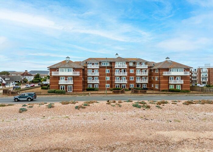 3 Bedroom Flat For Sale In Harsfold Road, Rustington, BN16