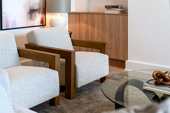 4 Bedroom Apartment To Rent In Chiltern Court, Baker Street, London, NW1