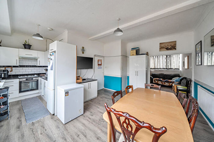 3 Bedroom Apartment For Sale In Lewisham High Street, London, SE13