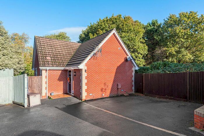 2 Bedroom Detached Bungalow To Rent In Alexander Grove, Fareham, PO16