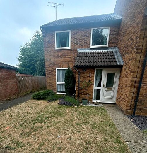 3 Bedroom End Of Terrace House To Rent In Talbot Close, Banbury, OX16