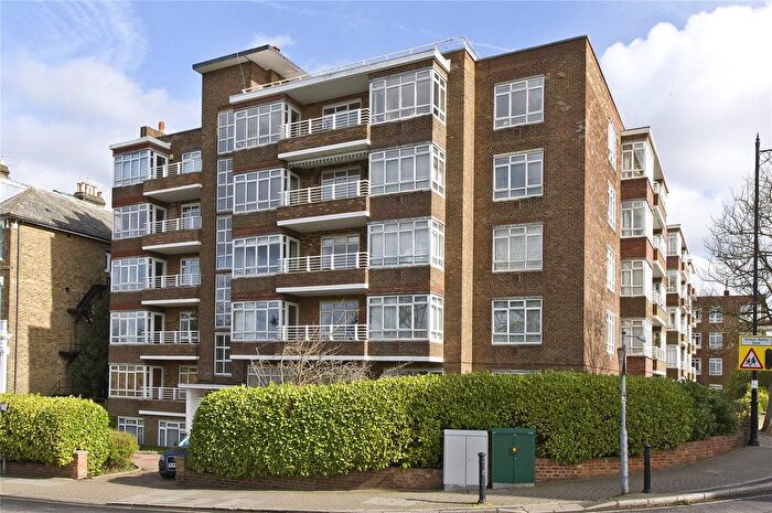 3 Bedroom Flat To Rent In Richmond Hill, Richmond, TW10