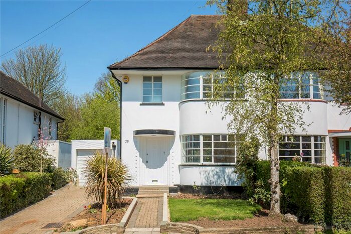 4 Bedroom Semi-Detached House To Rent In Howard Walk, East Finchley, London, N2