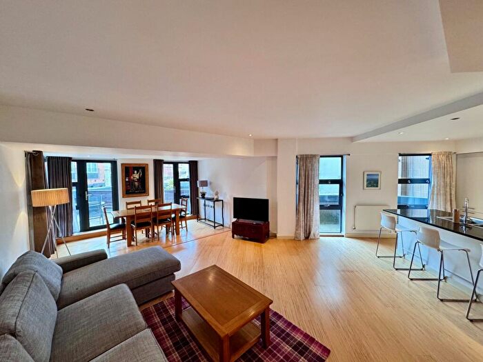 3 Bedroom Apartment To Rent In The Park Octagon, The Park, NG7