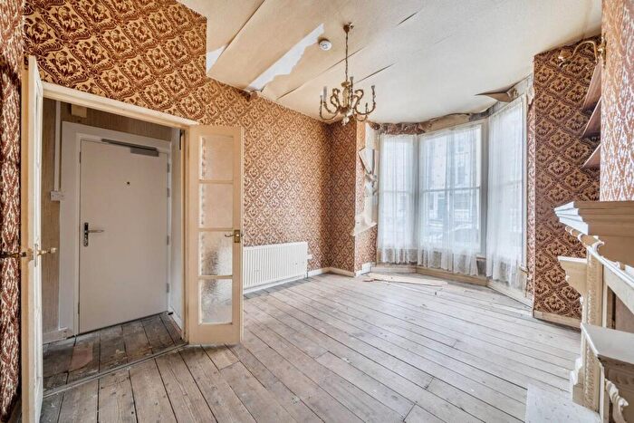 2 Bedroom Maisonette For Sale In Grafton Terrace, Kentish Town, London, NW5