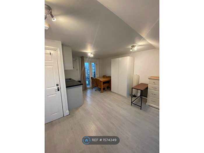 Studio To Rent In Askew Crescent, London, W12