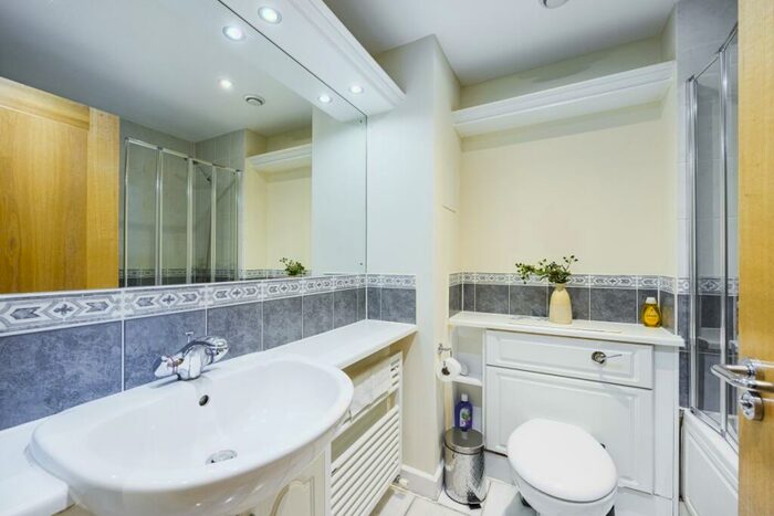 2 Bedroom Apartment To Rent In High Timber Street London, EC4V