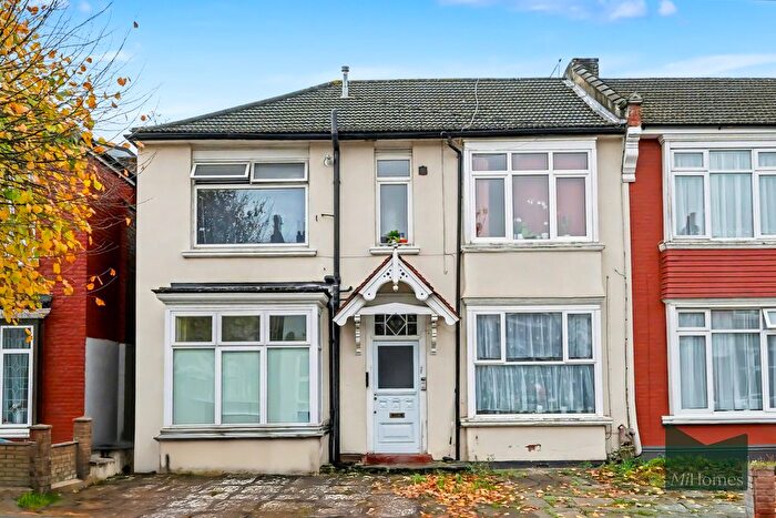 1 Bedroom Flat For Sale In Sidney Avenue, London, N13