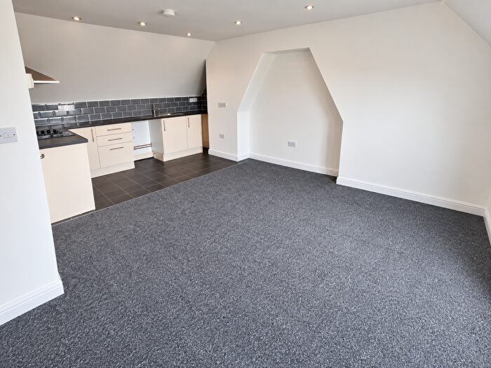 2 Bedroom Flat To Rent In Hillside Avenue, Frindsbury, ME2