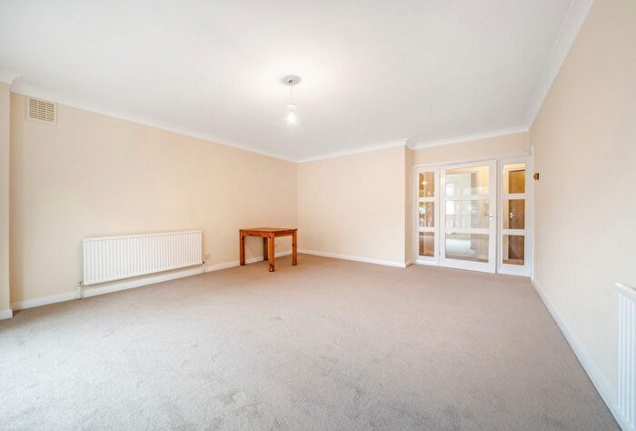 2 Bedroom Flat To Rent In Queens Gate Gardens, London, SW15
