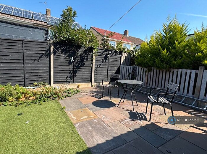 3 Bedroom Semi-Detached House To Rent In Cherry Grove, Doncaster, DN11