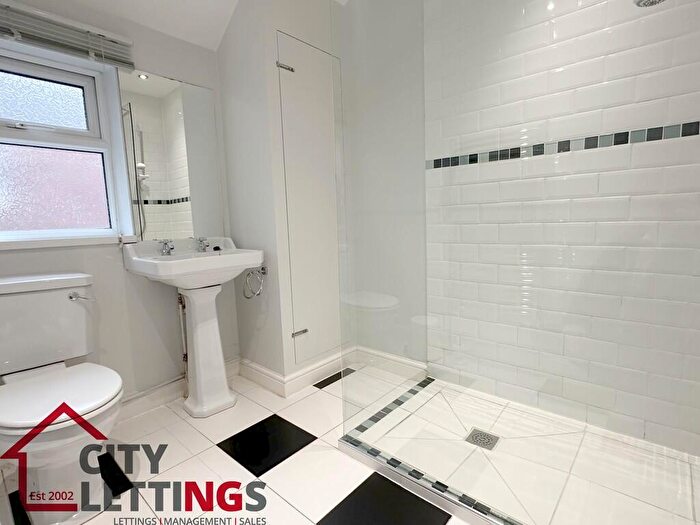 6 Bedroom End Of Terrace House To Rent In Douglas Road, Lenton, NG7