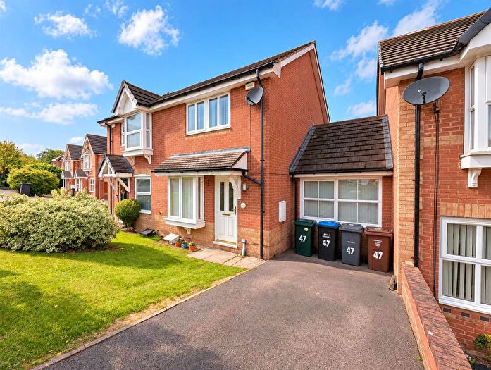 2 Bedroom Town House For Sale In Tinkler Stile, Thackley, Bradford, BD10
