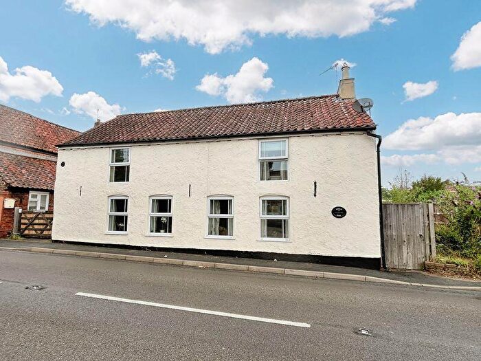 4 Bedroom Detached House For Sale In The Street, Norwich, NR14