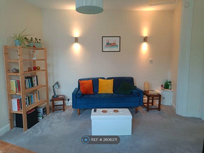 2 Bedroom Flat To Rent In Dagnan Road, London, SW12