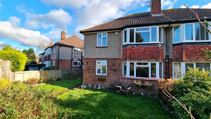 2 Bedroom Maisonette To Rent In Victoria Close, Horley, Surrey, RH6