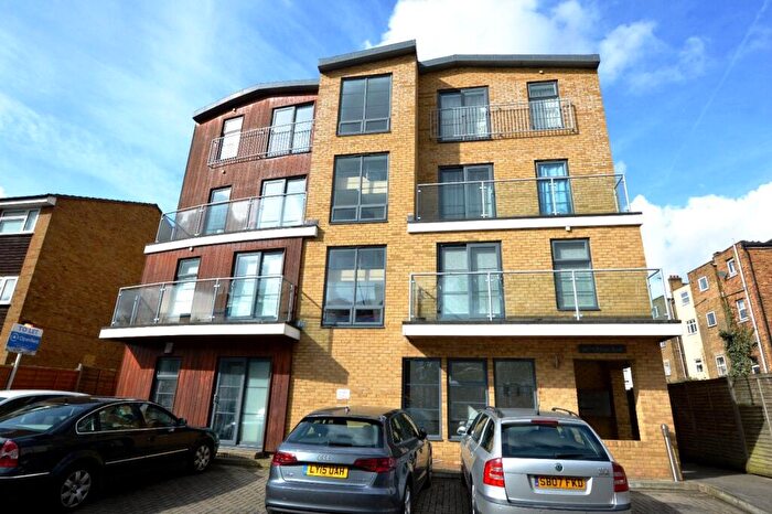 2 Bedroom Apartment For Sale In Palace Road, London, SE19