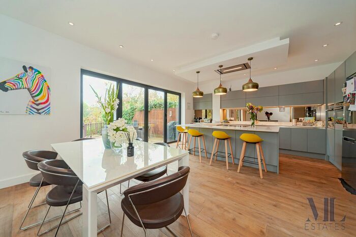 4 Bedroom Semi-Detached House To Rent In Netherlands Road, New Barnet, EN5