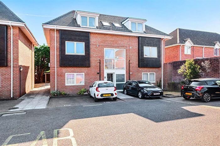 3 Bedroom Flat For Sale In Burt Close, Fareham, PO15