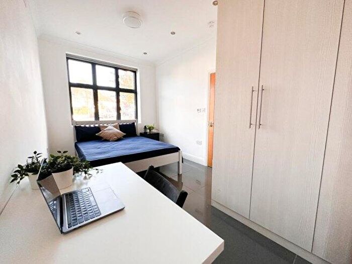 1 Bedroom Flat To Rent In Kenneth Crescent, NW2