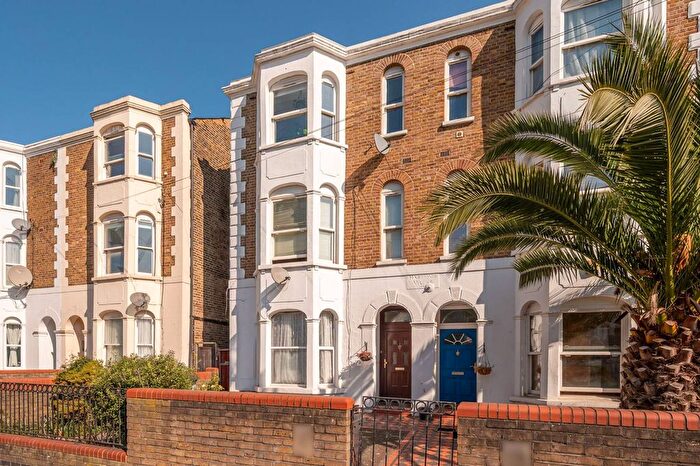 2 Bedroom Property To Rent In Mayes Road, Wood Green, London, N22