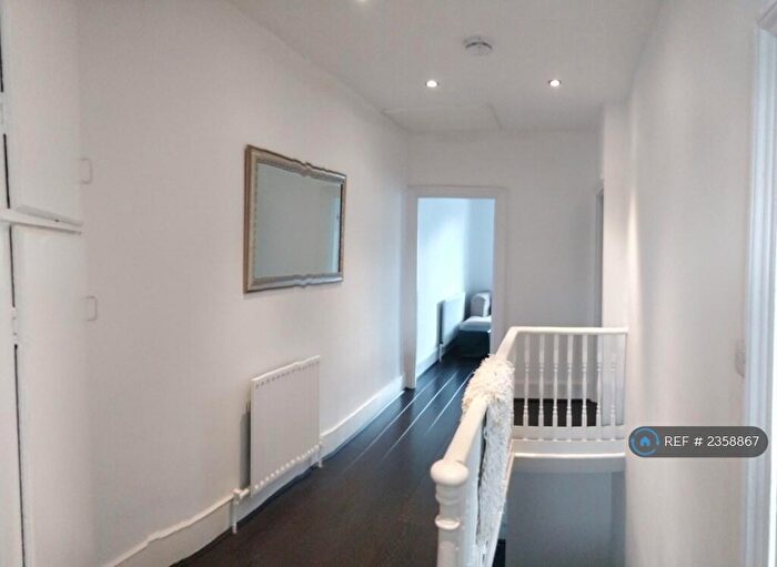 2 Bedroom Flat To Rent In Park Grove Road, London, E11