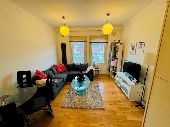 3 Bedroom Flat To Rent In Trinity Road, London, SW17