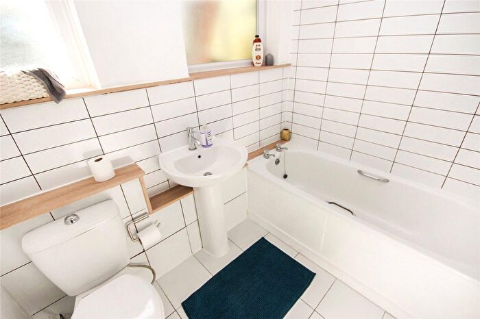 2 Bedroom End Of Terrace House To Rent In Kingshill Road, Old Town, Swindon, Wiltshire, SN1