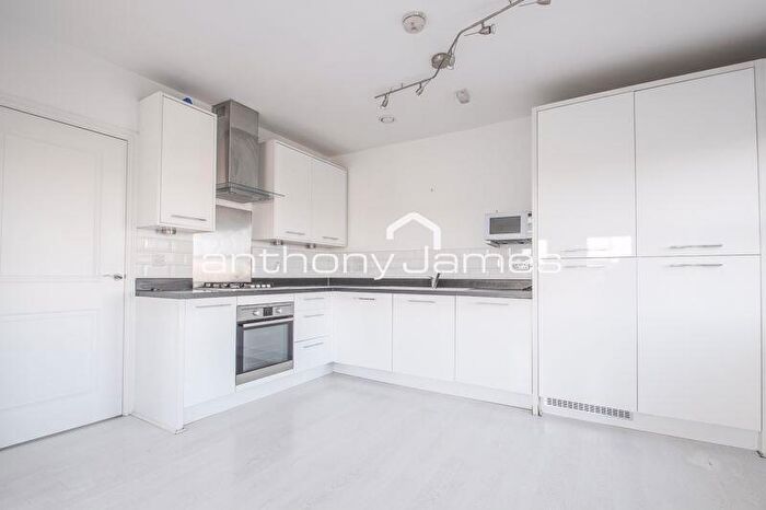 2 Bedroom Flat For Sale In Rainbow Road, Erith, DA8
