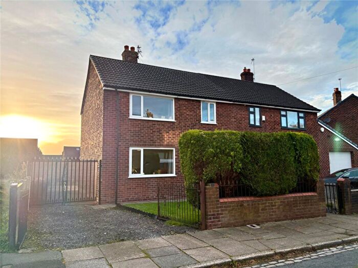 3 Bedroom Semi Detached House For Sale In Coniston Grove, Heywood, Greater Manchester, OL10