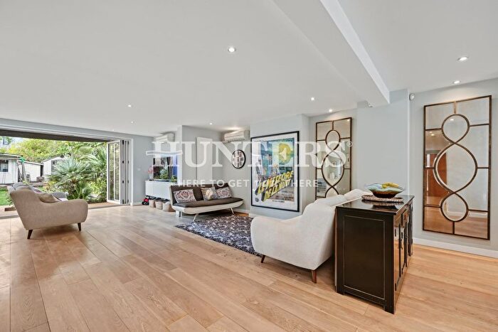 4 Bedroom Semi-Detached House For Sale In Purley Avenue, London, NW2