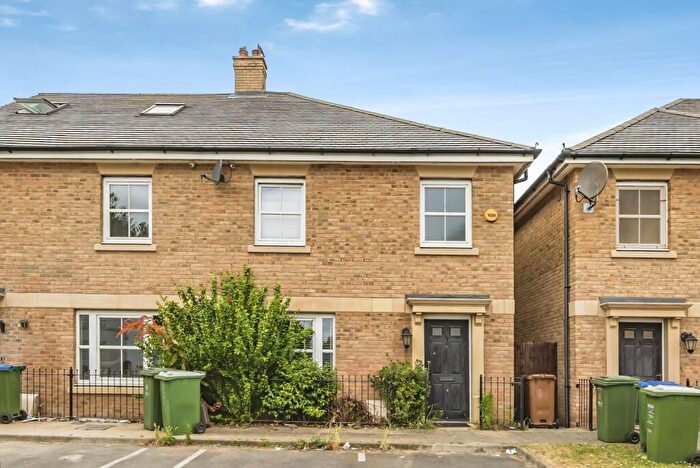 3 Bedroom Terraced House To Rent In Rainbow Road Erith, DA8