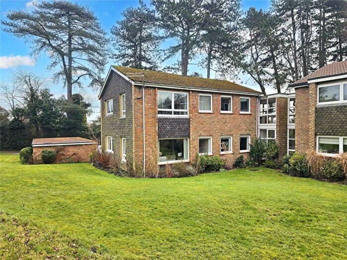 2 Bedroom Apartment For Sale In Elmleigh Court, Elmleigh, Midhurst, West Sussex, GU29