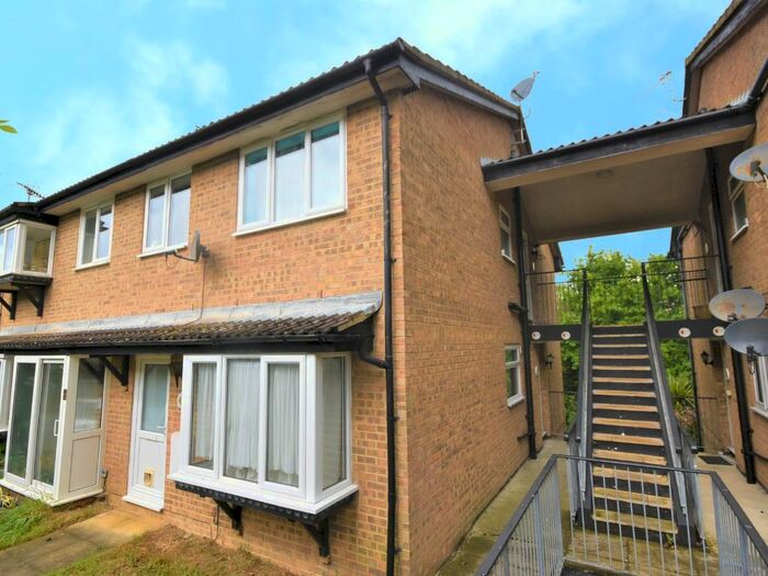 2 Bedroom Flat To Rent In Pinders Road, Hastings, TN35