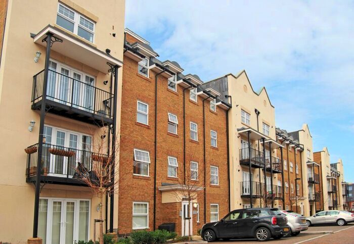 2 Bedroom Flat To Rent In Wells View Drive Bromley, BR2
