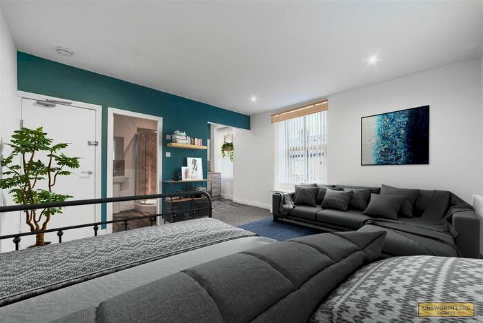 Studio To Rent In Part Self-Contained Bedsit, Redearth Rd, Darwen, BB3