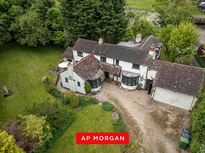 4 Bedroom Cottage For Sale In Hinton Fields, Bournheath, Bromsgrove, Worcestershire, B61