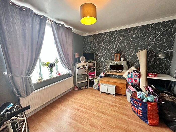 3 Bedroom End Of Terrace House For Sale In Booth Crescent, Mansfield, NG19