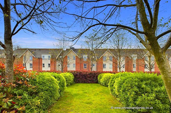 2 Bedroom Flat To Rent In Harrow Close, Addlestone, KT15