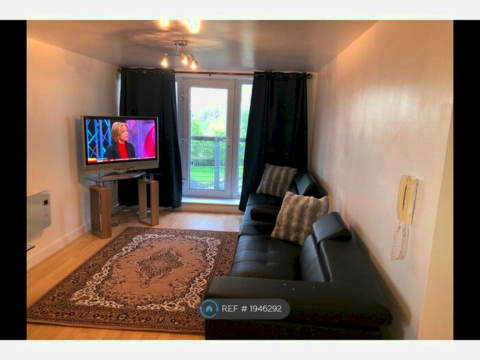 2 Bedroom Flat To Rent In Blackley New Road, Manchester, M9