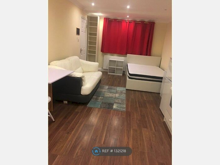 Studio To Rent In Trotwood, Chigwell IG7