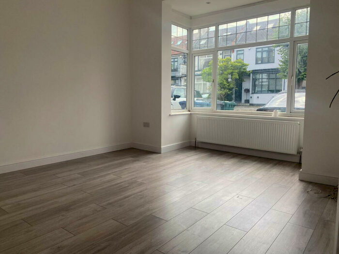 3 Bedroom Terraced House To Rent In Woodgrange Ave, North Finchley, London, N12