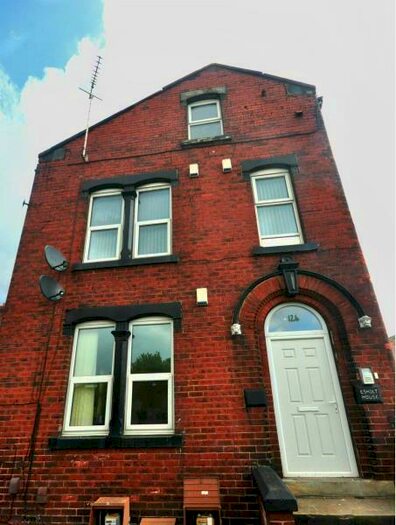 2 Bedroom Flat To Rent In Armley, Leeds, LS12